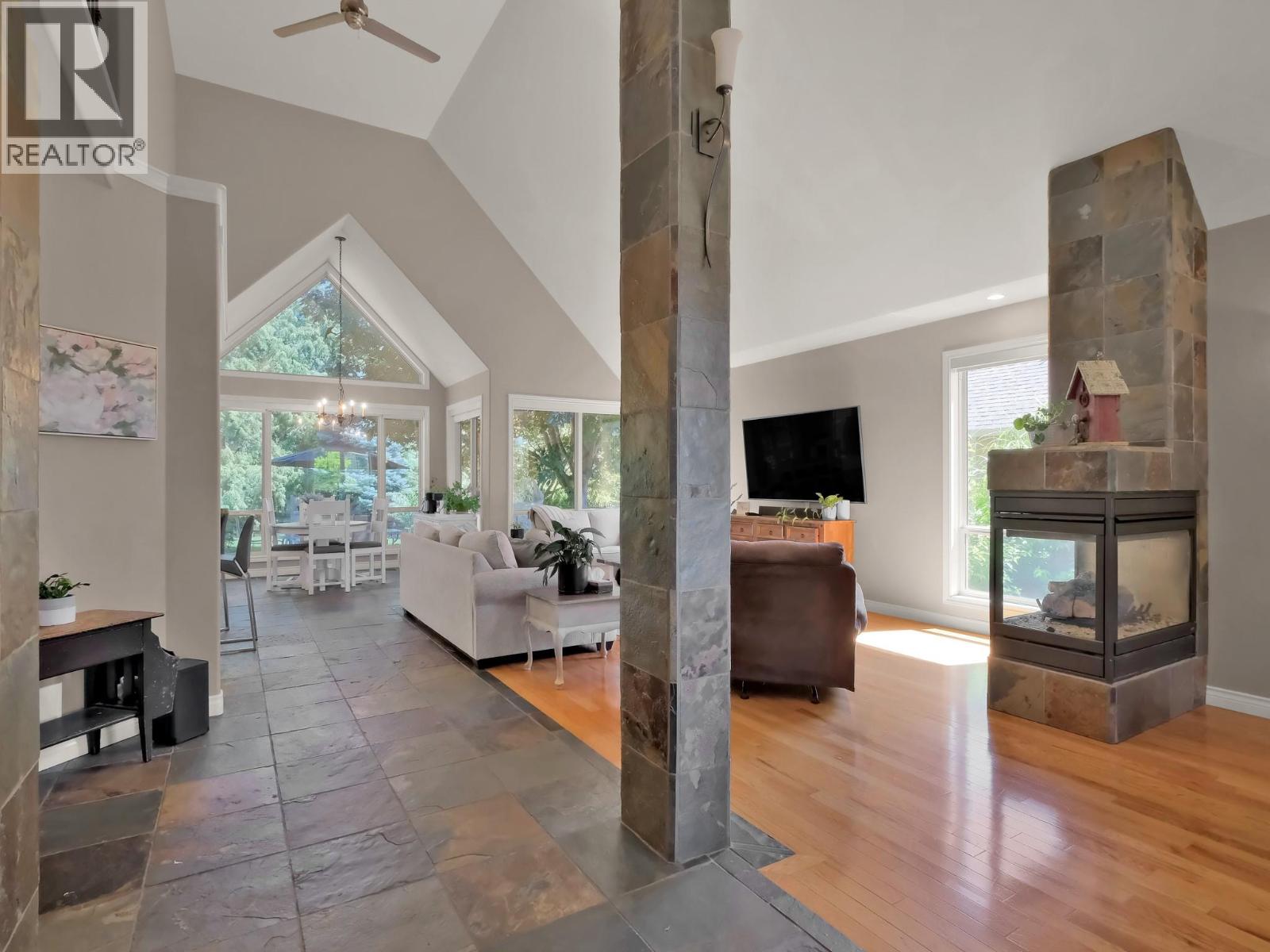 Picture for 3063 Thacker  Drive https://www.cirrealty.ca/reb/bc/3/10365903_43.jpg