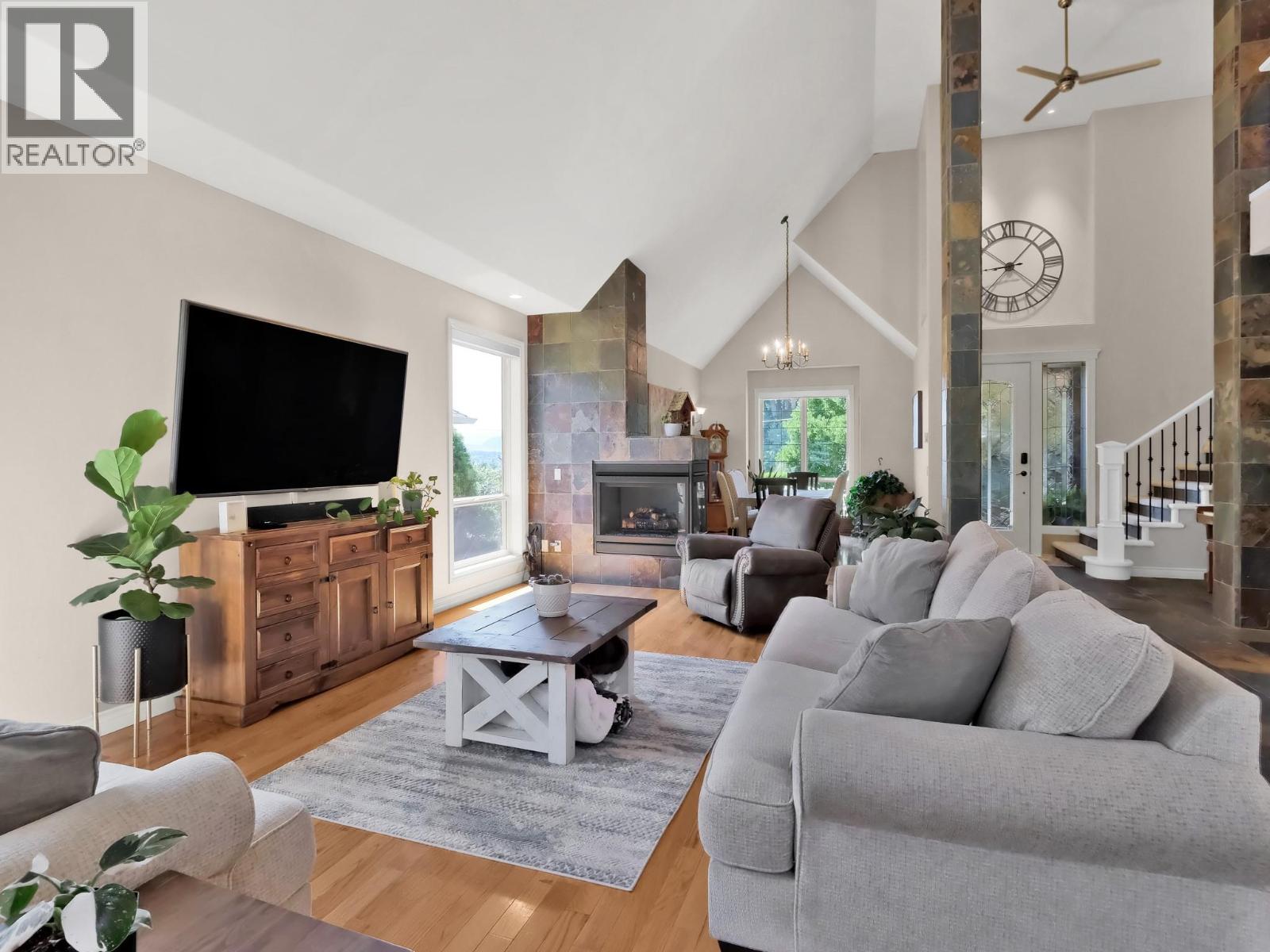 Picture for 3063 Thacker  Drive https://www.cirrealty.ca/reb/bc/3/10365903_49.jpg