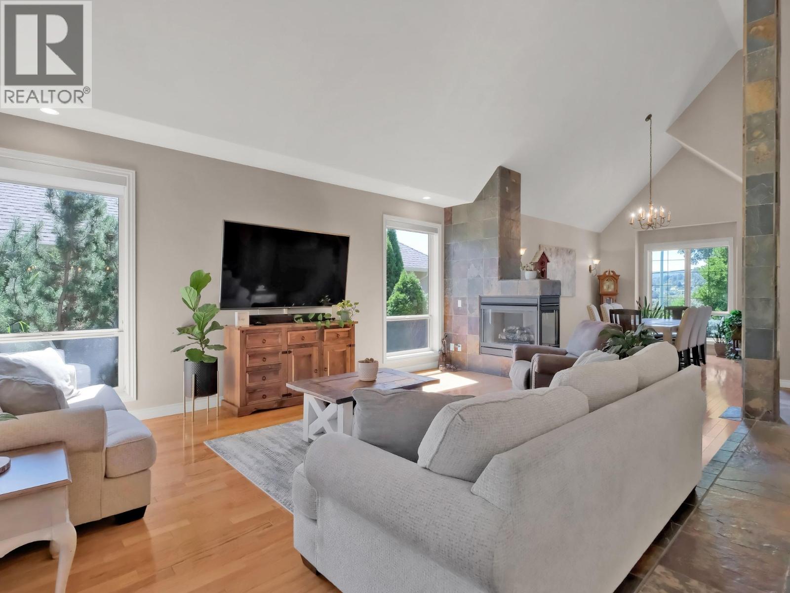 Picture for 3063 Thacker  Drive https://www.cirrealty.ca/reb/bc/3/10365903_50.jpg
