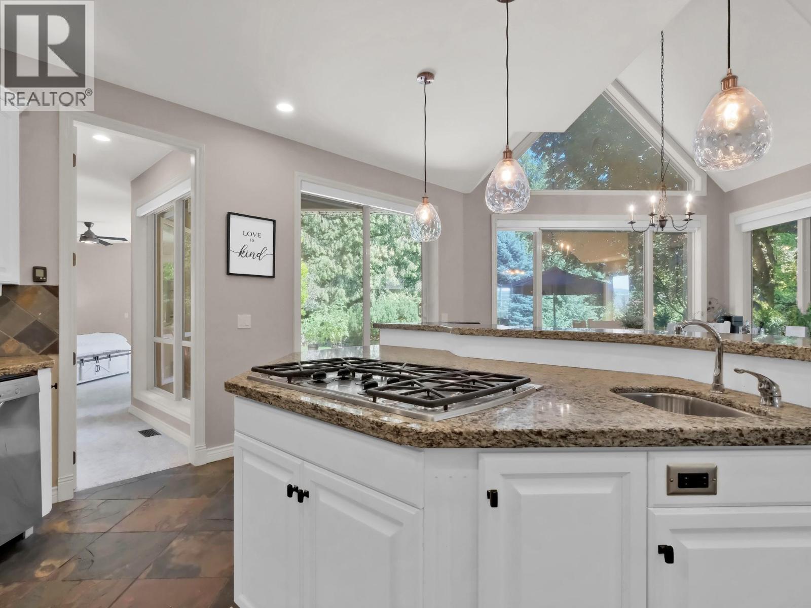 Picture for 3063 Thacker  Drive https://www.cirrealty.ca/reb/bc/3/10365903_53.jpg