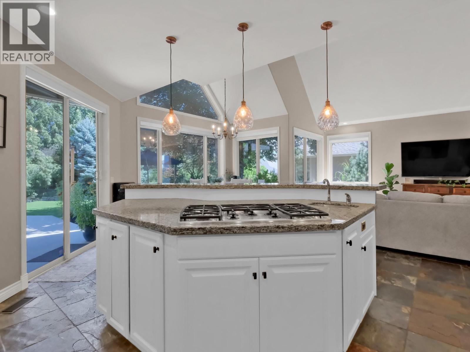 Picture for 3063 Thacker  Drive https://www.cirrealty.ca/reb/bc/3/10365903_54.jpg