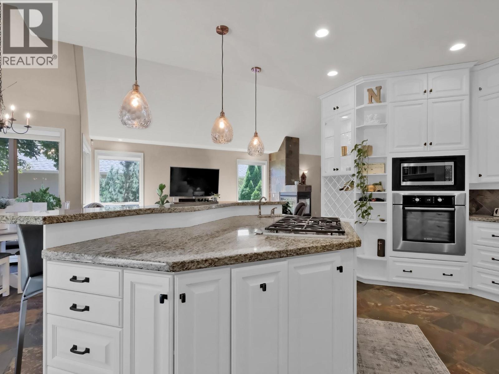 Picture for 3063 Thacker  Drive https://www.cirrealty.ca/reb/bc/3/10365903_55.jpg