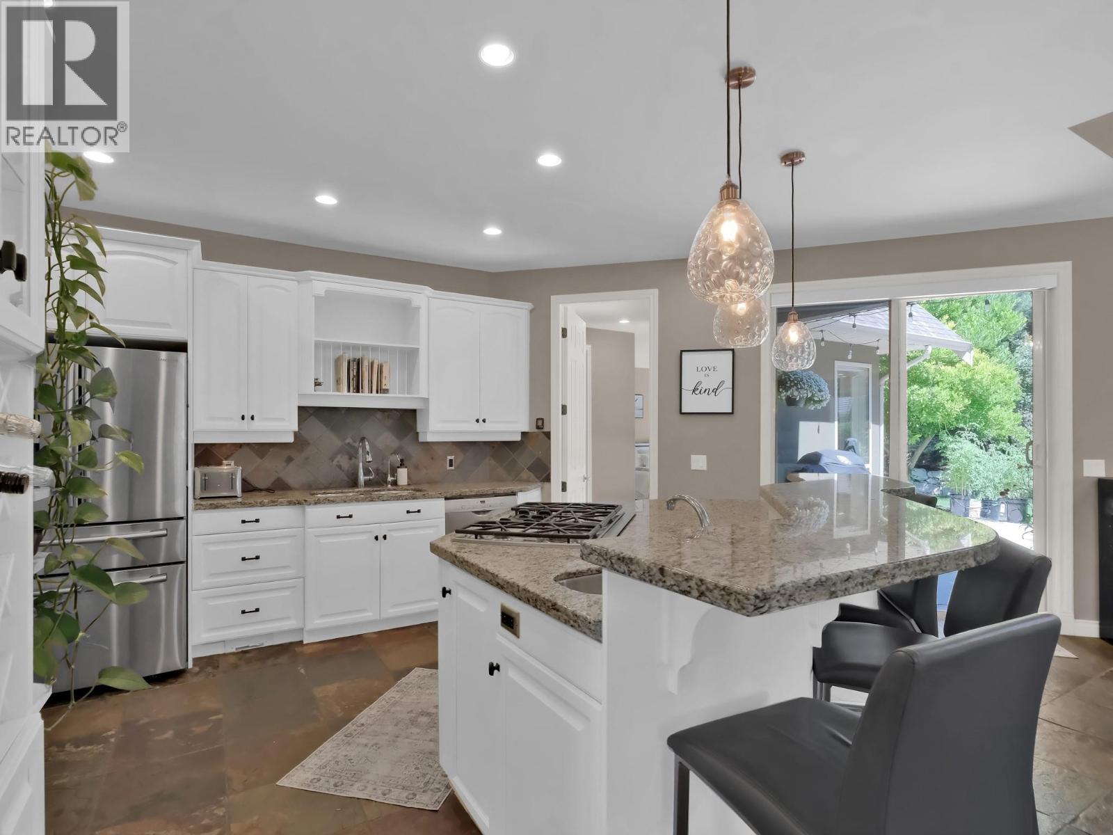 Picture for 3063 Thacker  Drive https://www.cirrealty.ca/reb/bc/3/10365903_56.jpg