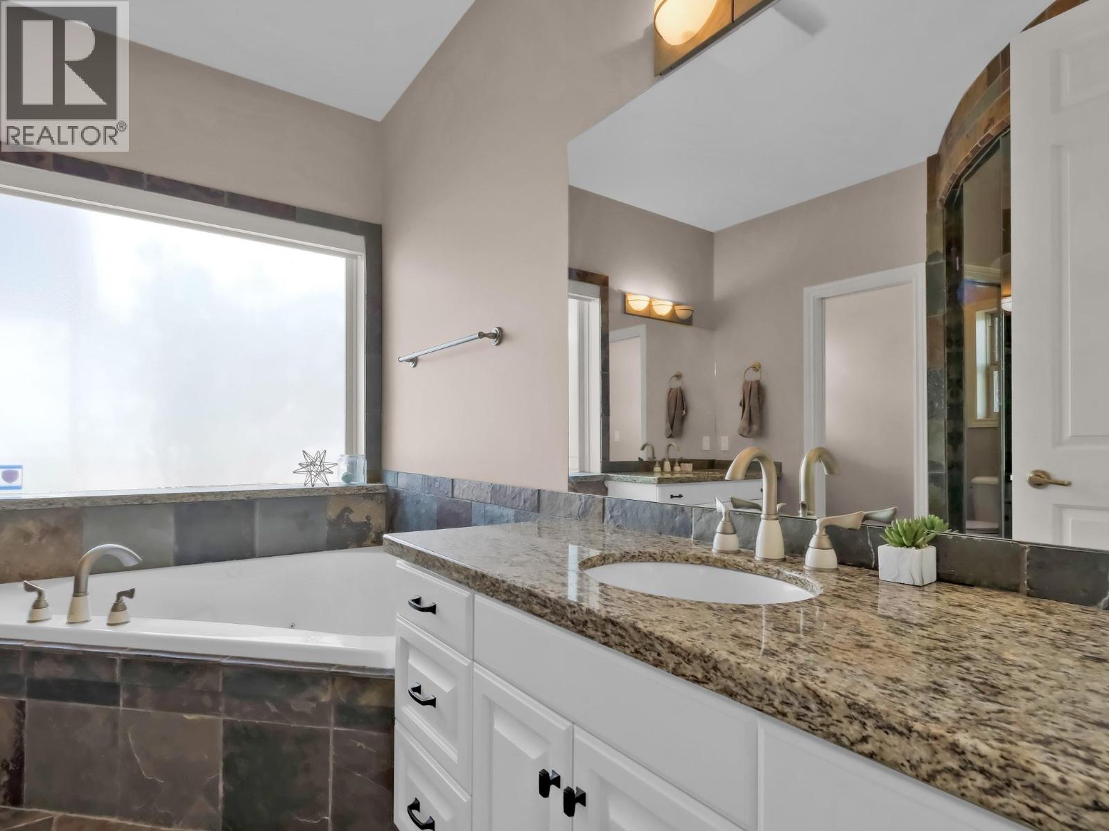 Picture for 3063 Thacker  Drive https://www.cirrealty.ca/reb/bc/3/10365903_65.jpg