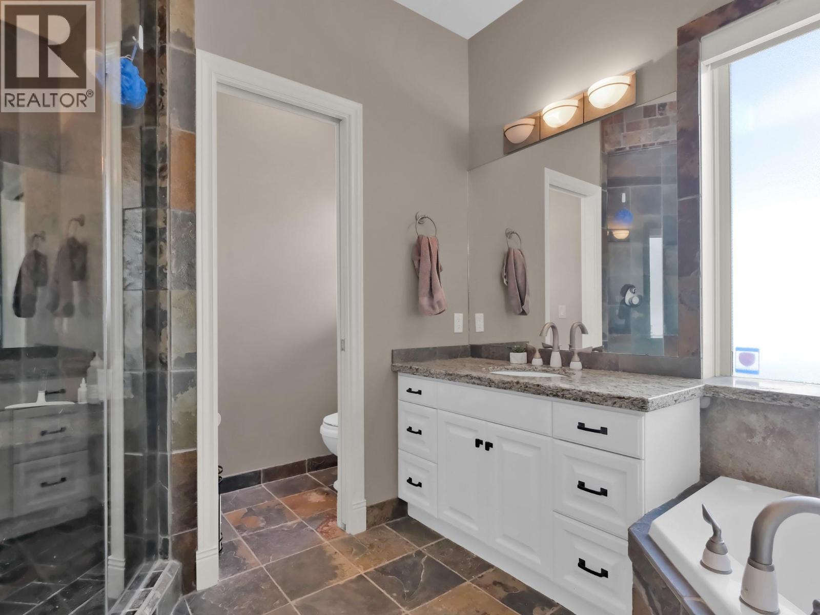 Picture for 3063 Thacker  Drive https://www.cirrealty.ca/reb/bc/3/10365903_66.jpg