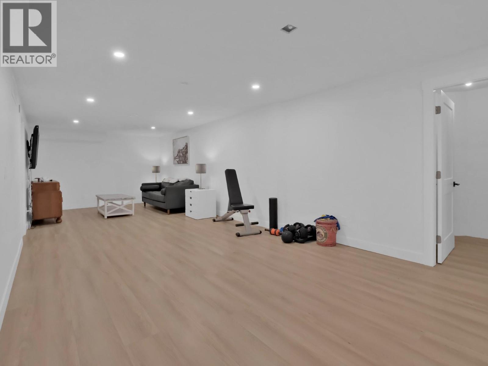 Picture for 3063 Thacker  Drive https://www.cirrealty.ca/reb/bc/3/10365903_77.jpg