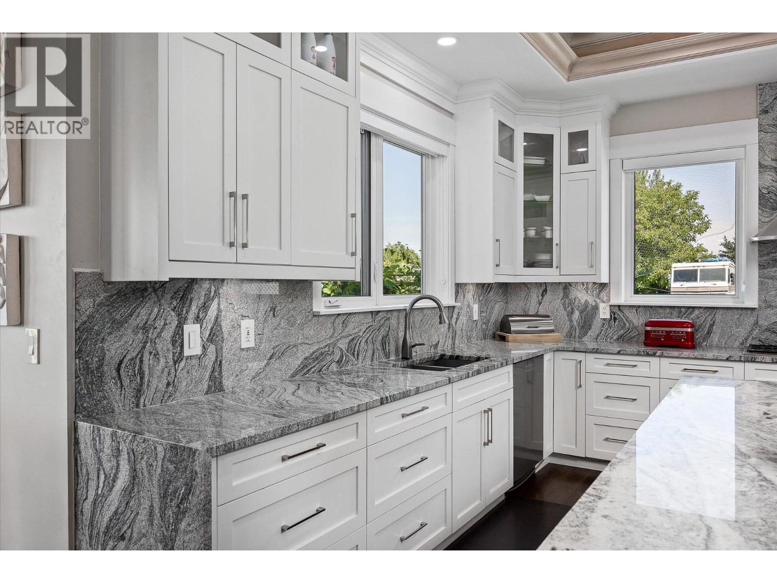 Picture for 3666 Benvoulin  Road https://www.cirrealty.ca/reb/bc/3/10365913_16.jpg