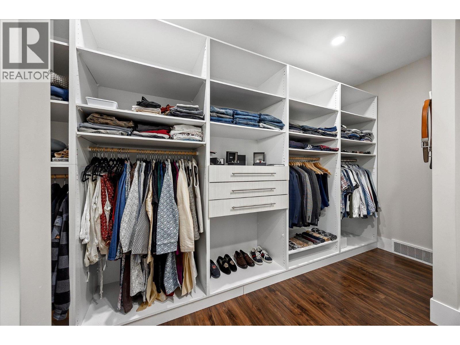 Picture for 3666 Benvoulin  Road https://www.cirrealty.ca/reb/bc/3/10365913_38.jpg