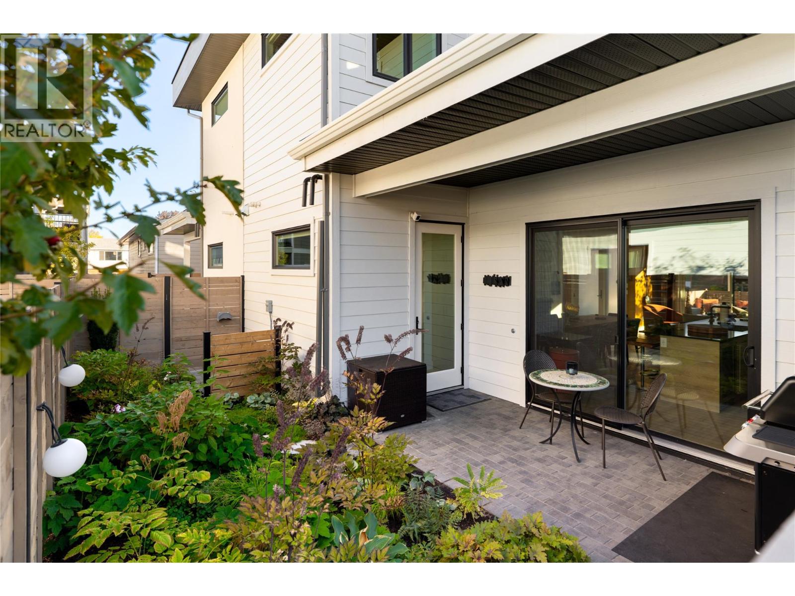 Picture for 884 Patterson  Avenue https://www.cirrealty.ca/reb/bc/3/10365953_15.jpg