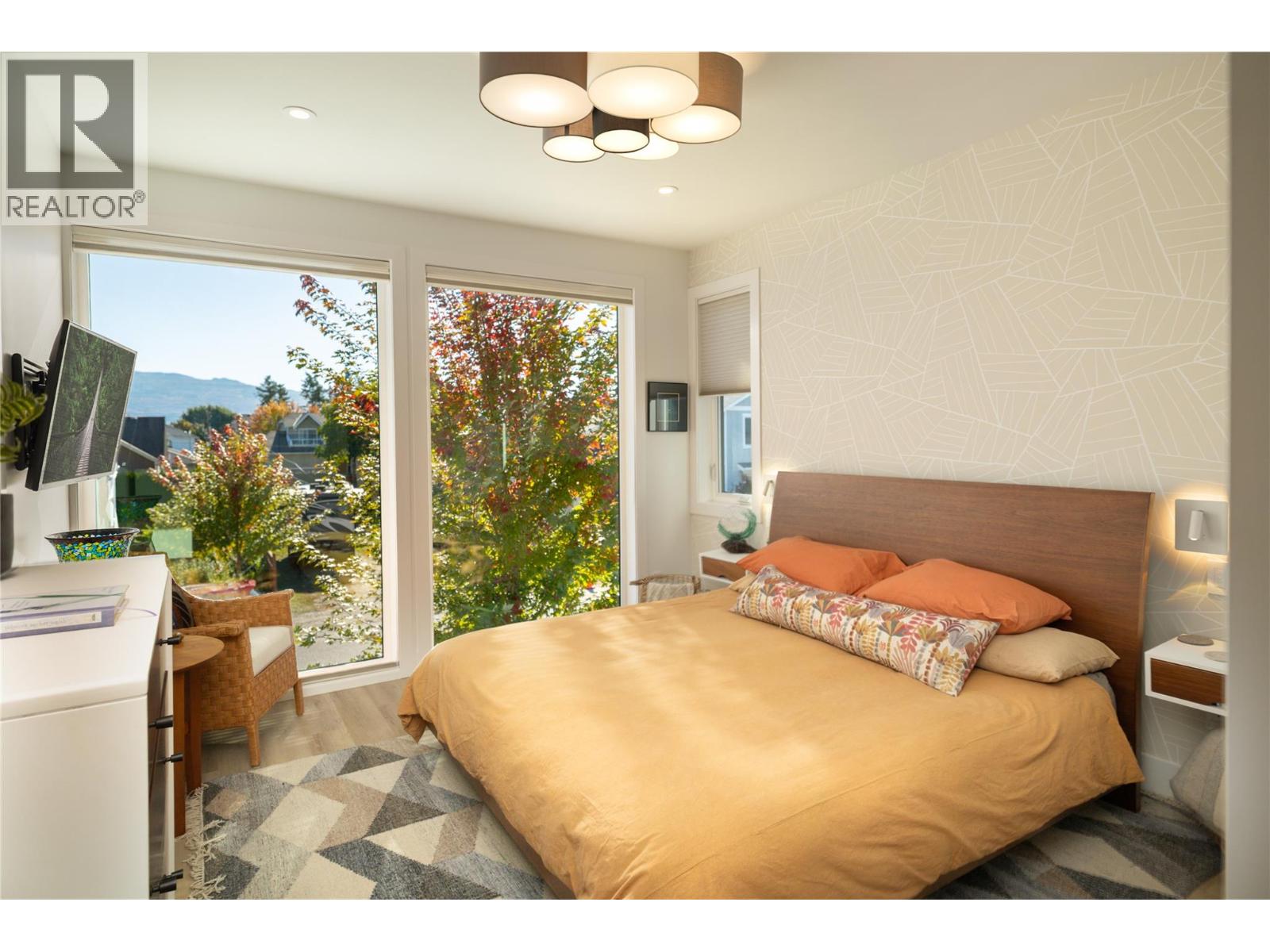 Picture for 884 Patterson  Avenue https://www.cirrealty.ca/reb/bc/3/10365953_16.jpg