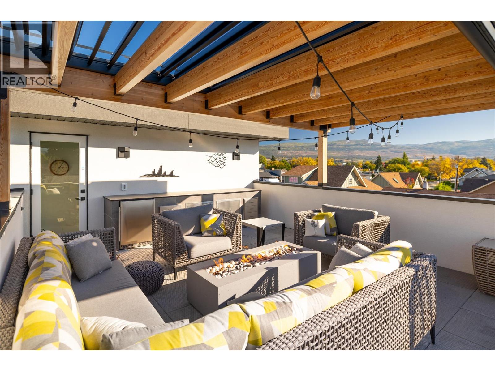 Picture for 884 Patterson  Avenue https://www.cirrealty.ca/reb/bc/3/10365953_23.jpg