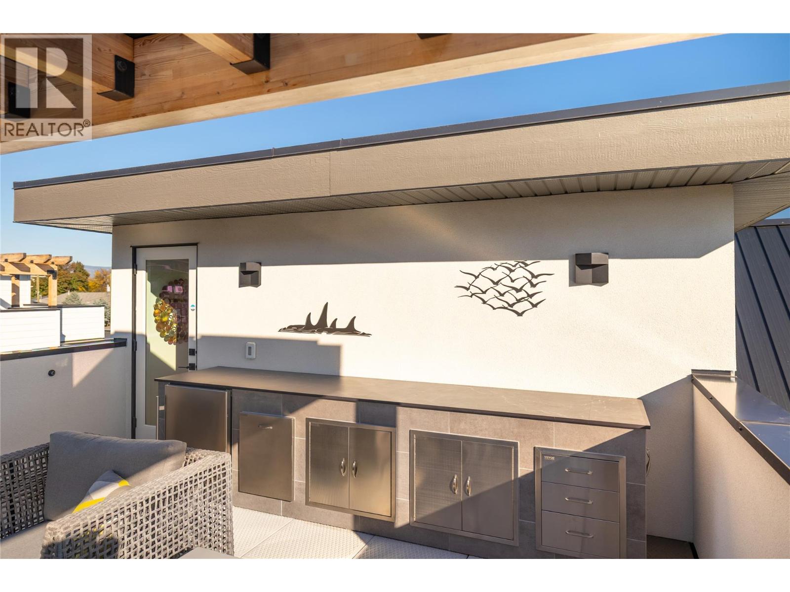 Picture for 884 Patterson  Avenue https://www.cirrealty.ca/reb/bc/3/10365953_24.jpg