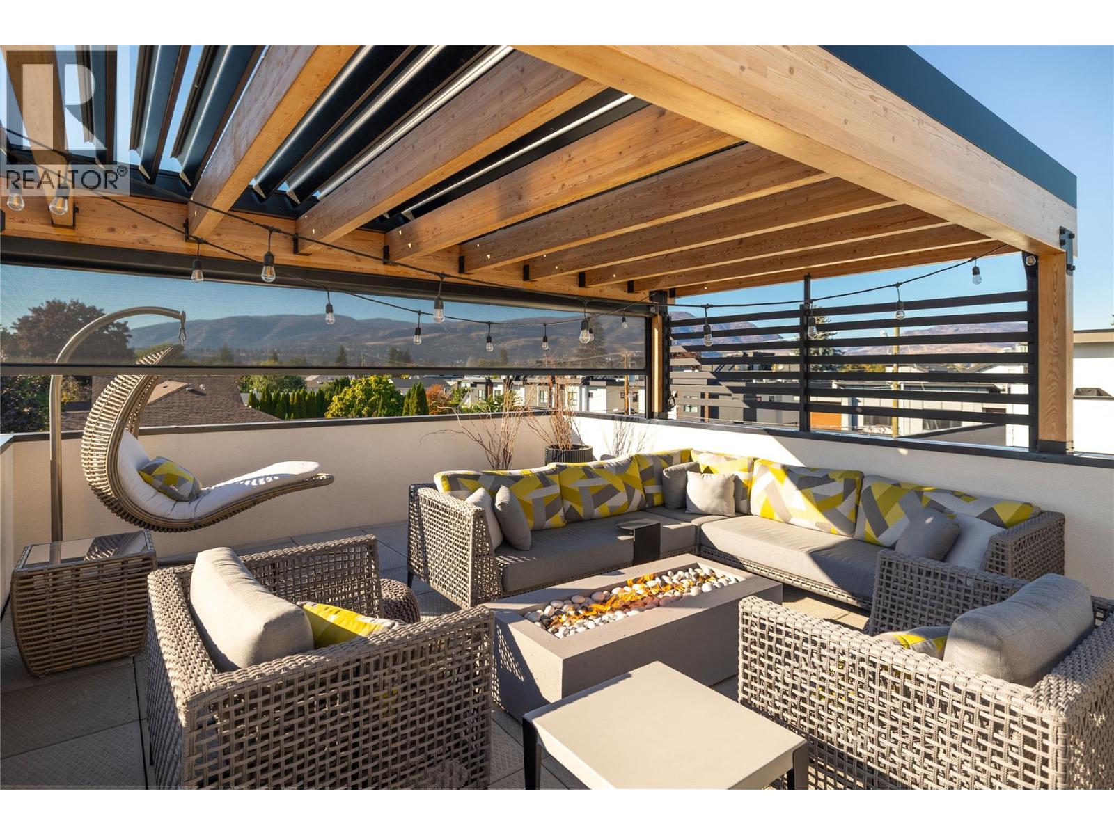 Picture for 884 Patterson  Avenue https://www.cirrealty.ca/reb/bc/3/10365953_25.jpg