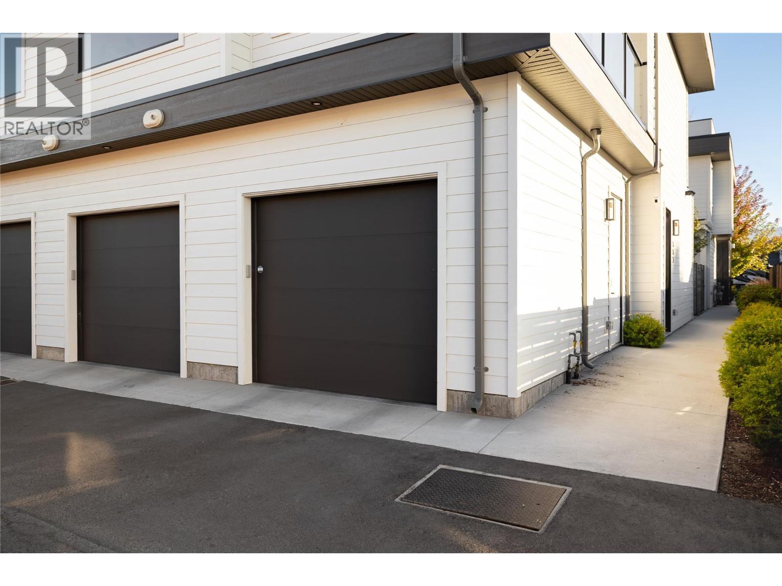 Picture for 884 Patterson  Avenue https://www.cirrealty.ca/reb/bc/3/10365953_31.jpg