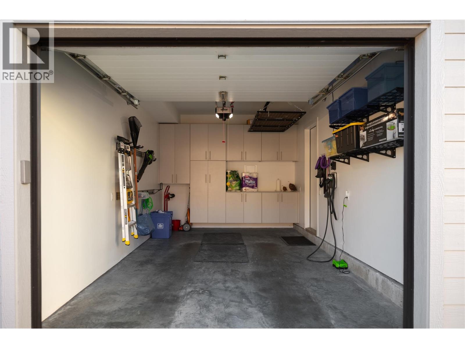 Picture for 884 Patterson  Avenue https://www.cirrealty.ca/reb/bc/3/10365953_32.jpg