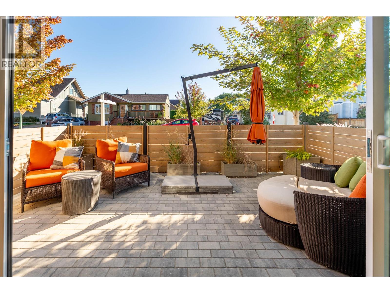 Picture for 884 Patterson  Avenue https://www.cirrealty.ca/reb/bc/3/10365953_9.jpg