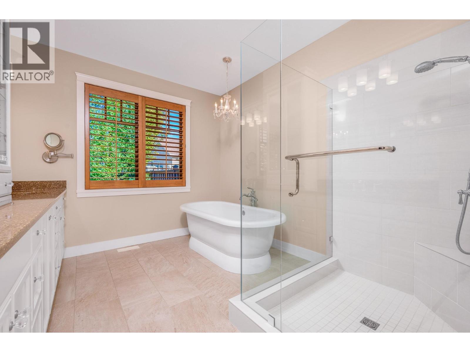 Picture for 1108 Lambert  Lane https://www.cirrealty.ca/reb/bc/3/10366093_25.jpg