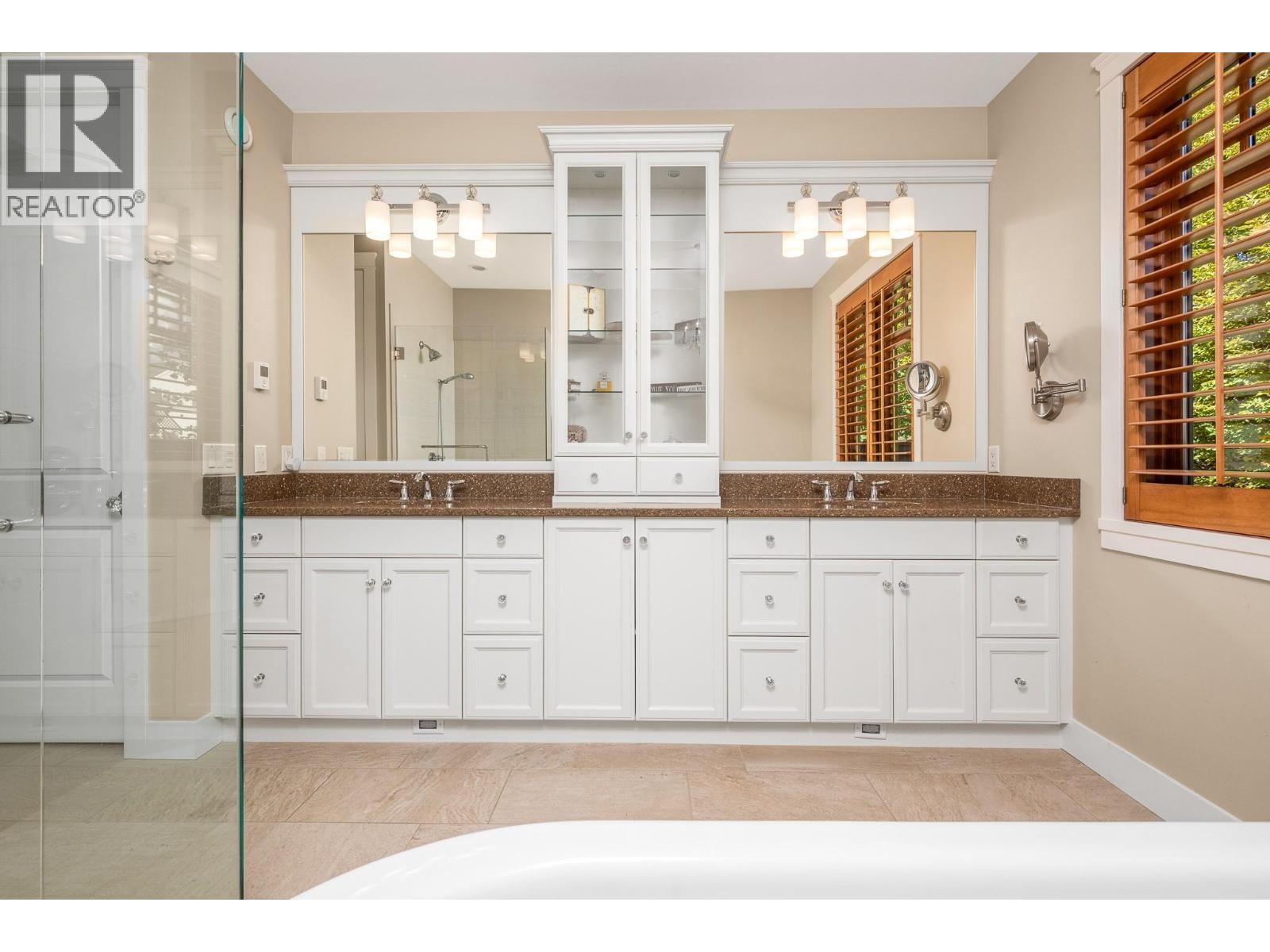 Picture for 1108 Lambert  Lane https://www.cirrealty.ca/reb/bc/3/10366093_26.jpg