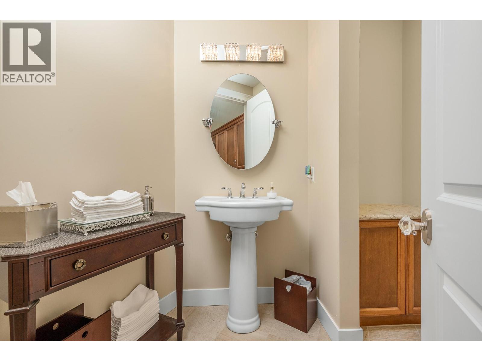 Picture for 1108 Lambert  Lane https://www.cirrealty.ca/reb/bc/3/10366093_28.jpg