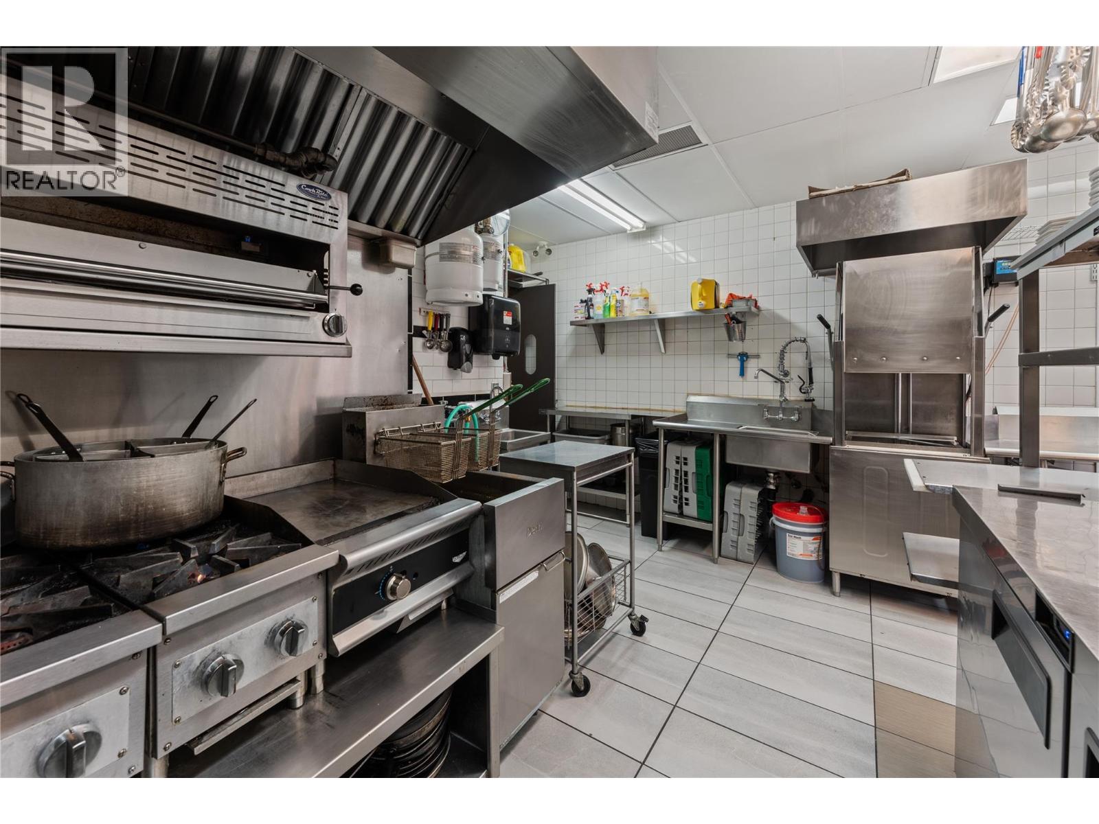 Picture for 8312 74  Avenue https://www.cirrealty.ca/reb/bc/3/10366113_31.jpg