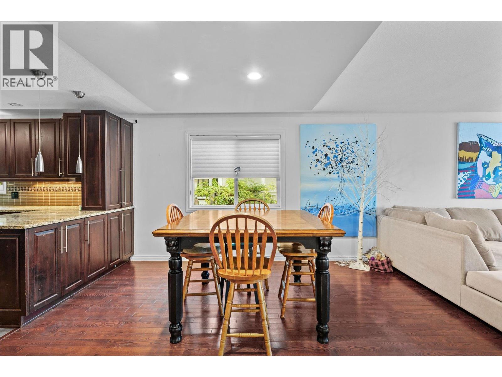 Picture for 3430 Silverberry  Road https://www.cirrealty.ca/reb/bc/3/10366323_12.jpg