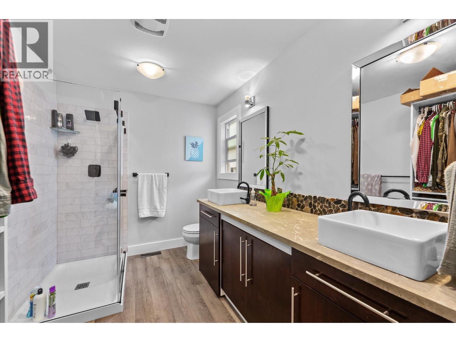 Picture for 3430 Silverberry  Road https://www.cirrealty.ca/reb/bc/3/10366323_19.jpg