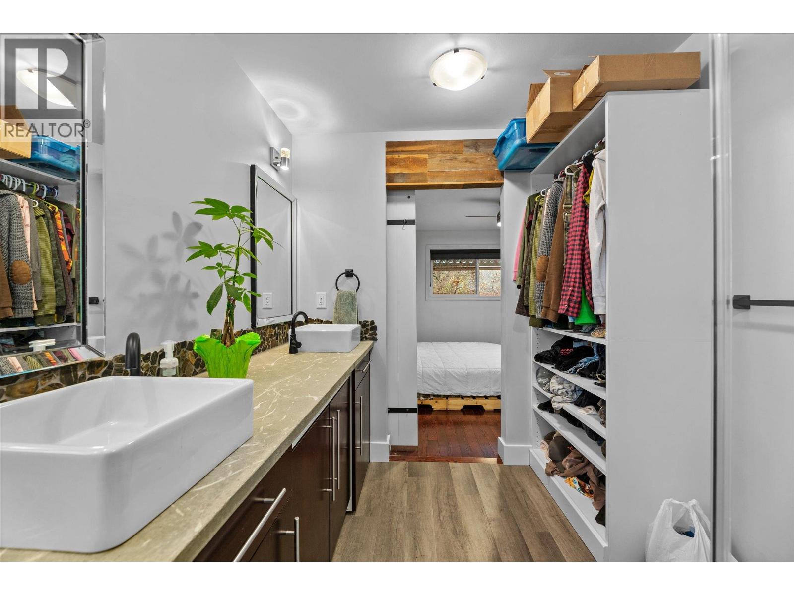 Picture for 3430 Silverberry  Road https://www.cirrealty.ca/reb/bc/3/10366323_20.jpg