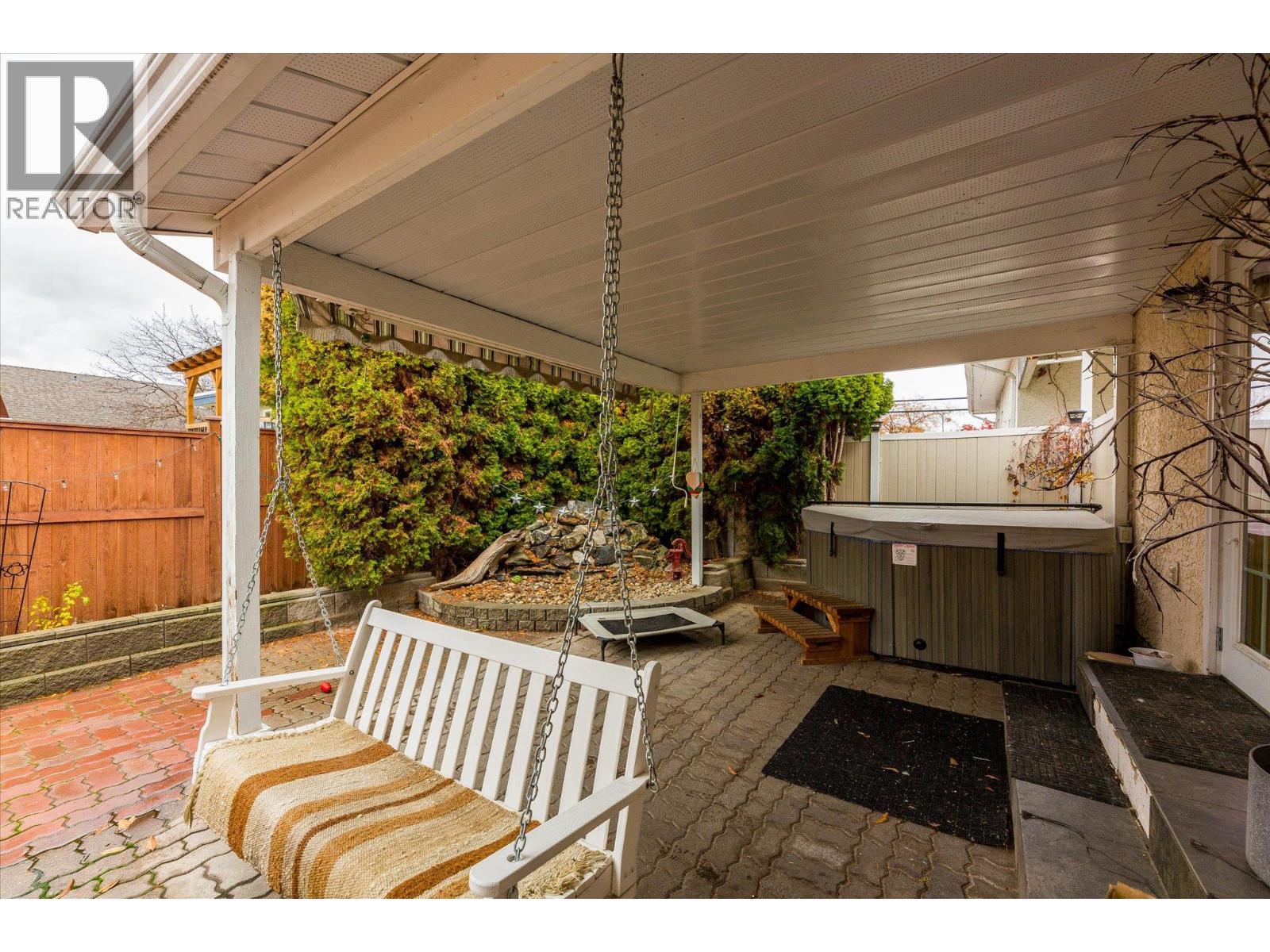 Picture for 3430 Silverberry  Road https://www.cirrealty.ca/reb/bc/3/10366323_25.jpg