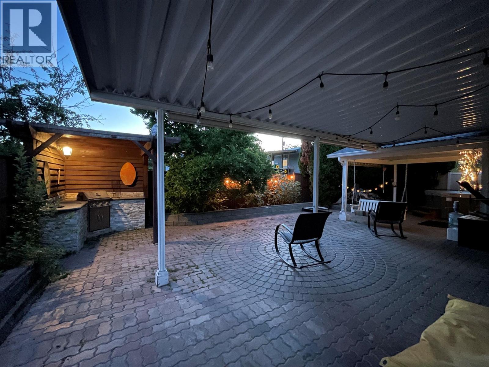 Picture for 3430 Silverberry  Road https://www.cirrealty.ca/reb/bc/3/10366323_34.jpg