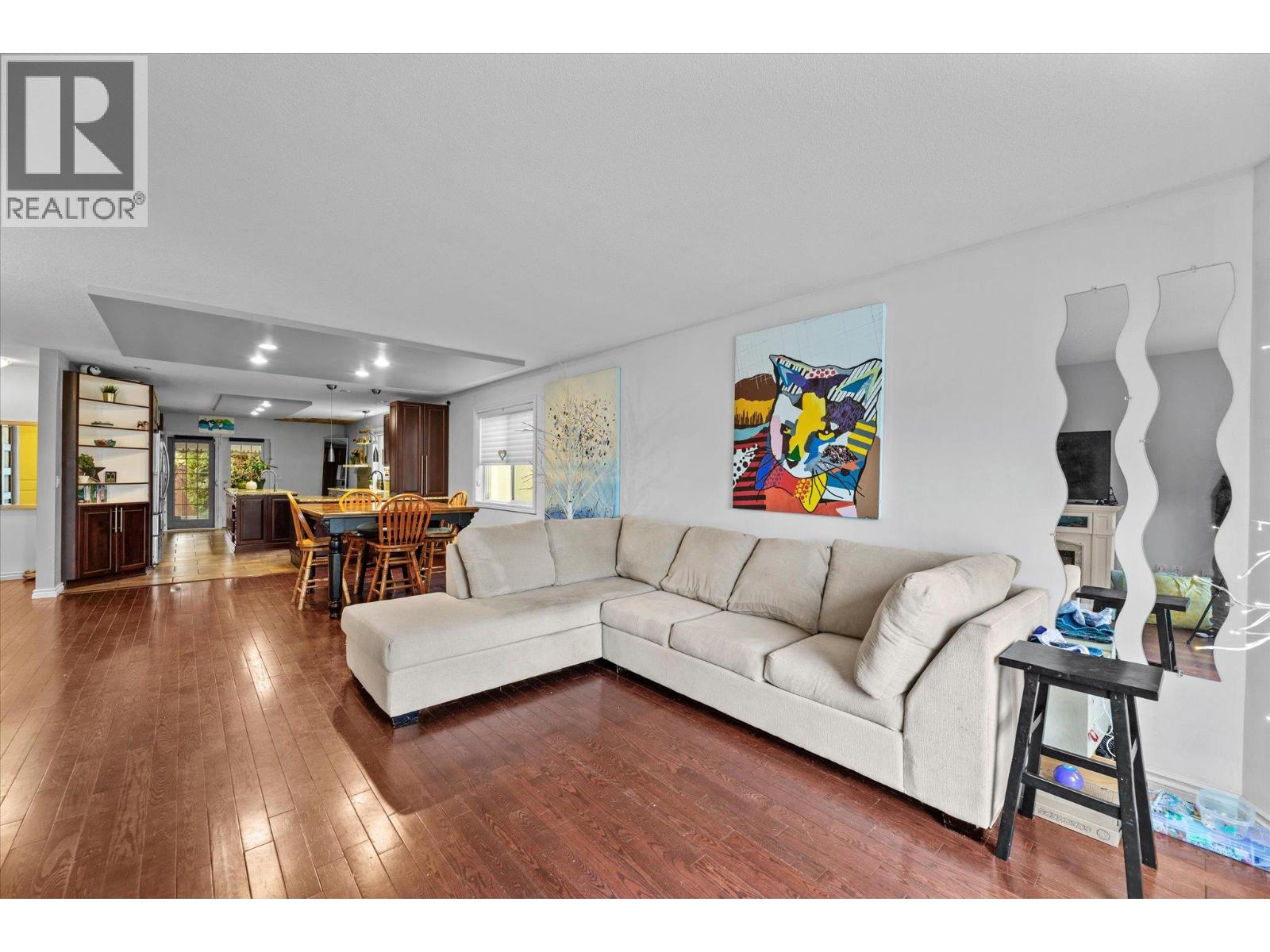 Picture for 3430 Silverberry  Road https://www.cirrealty.ca/reb/bc/3/10366323_9.jpg