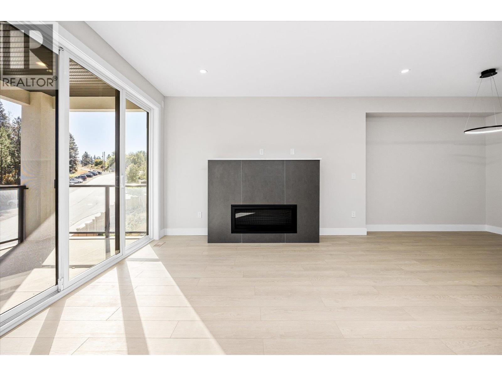 Picture for 1675 HARBOUR VIEW  Crescent https://www.cirrealty.ca/reb/bc/3/10366333_13.jpg