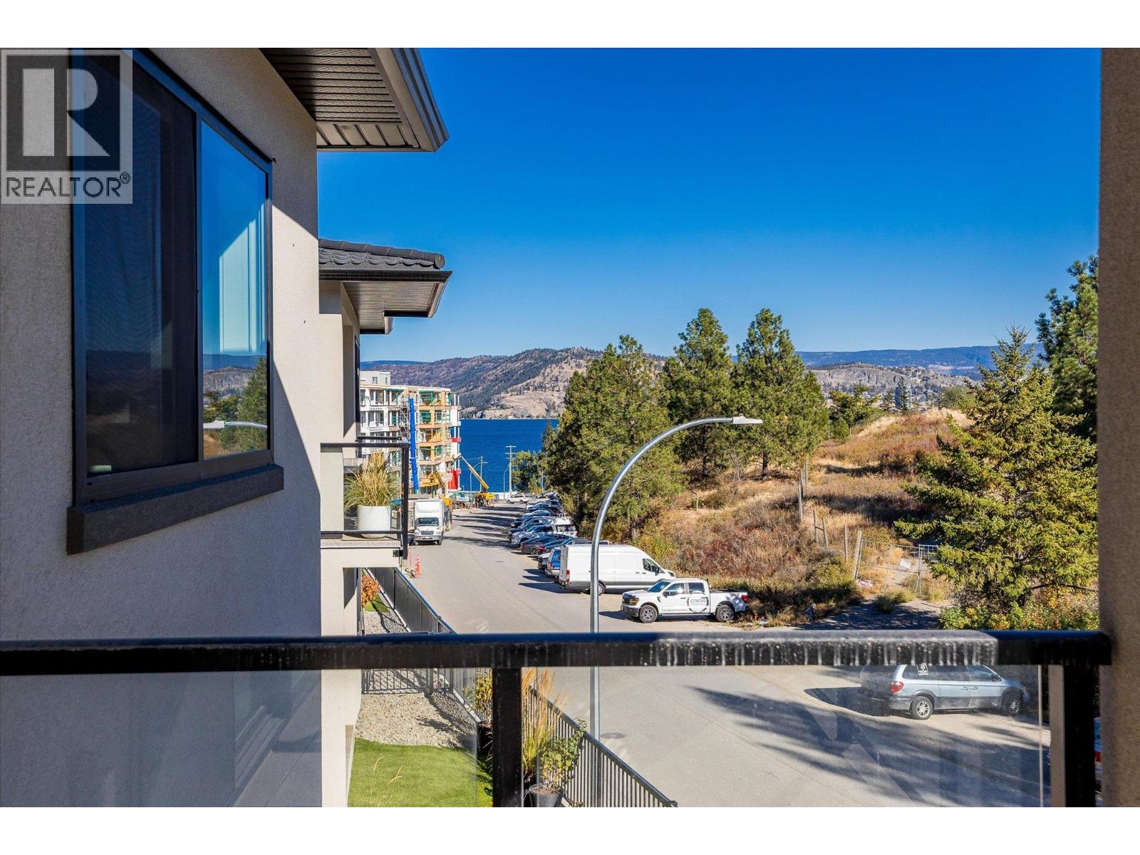 Picture for 1675 HARBOUR VIEW  Crescent https://www.cirrealty.ca/reb/bc/3/10366333_19.jpg