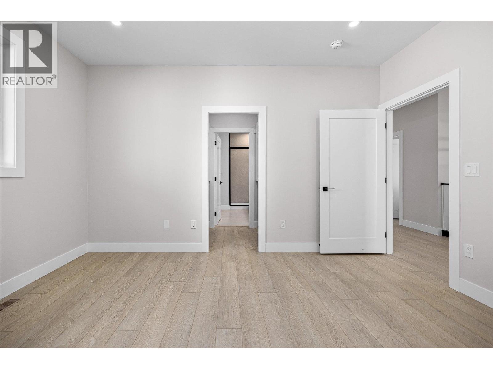 Picture for 1675 HARBOUR VIEW  Crescent https://www.cirrealty.ca/reb/bc/3/10366333_23.jpg
