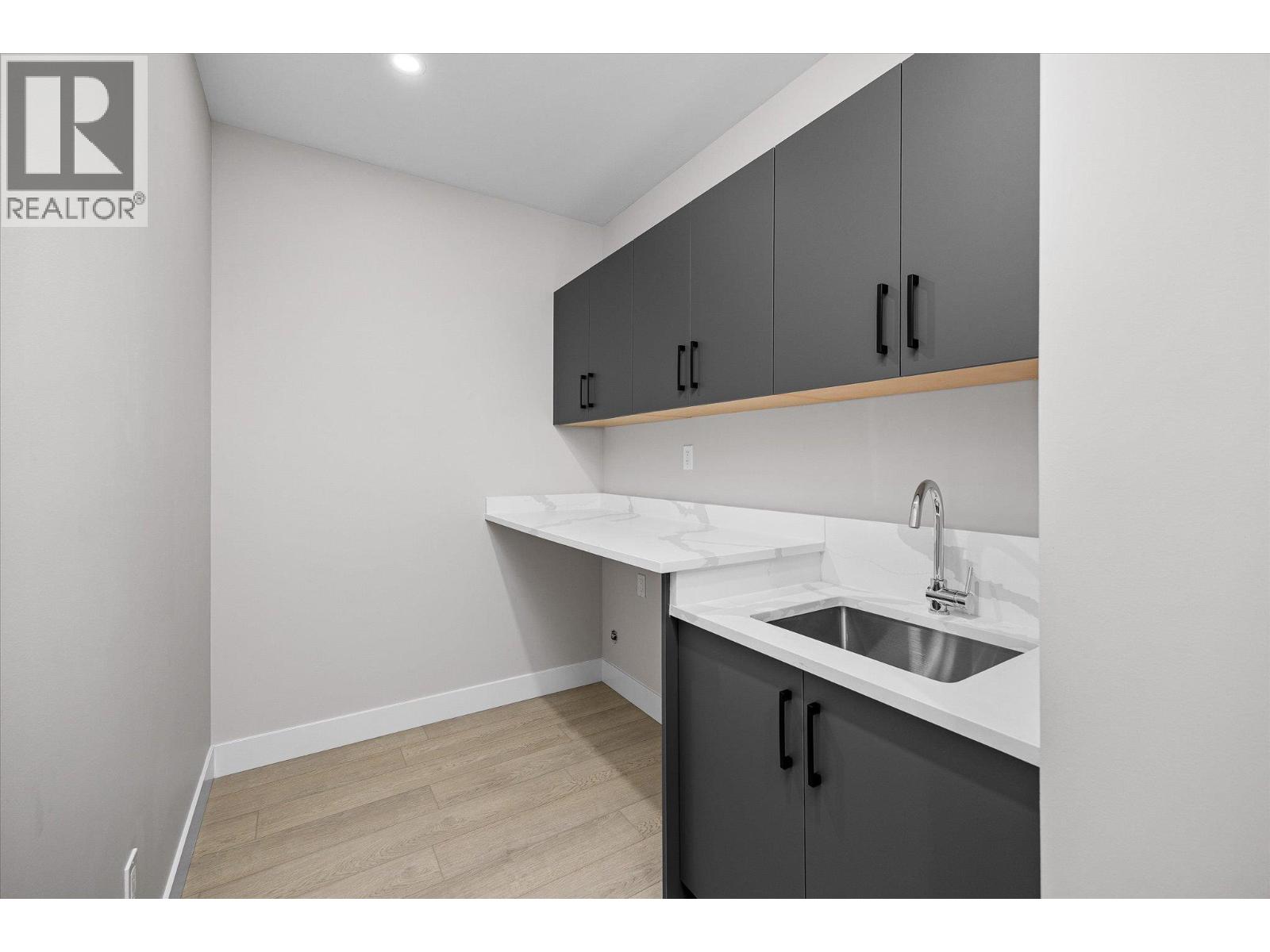 Picture for 1675 HARBOUR VIEW  Crescent https://www.cirrealty.ca/reb/bc/3/10366333_26.jpg