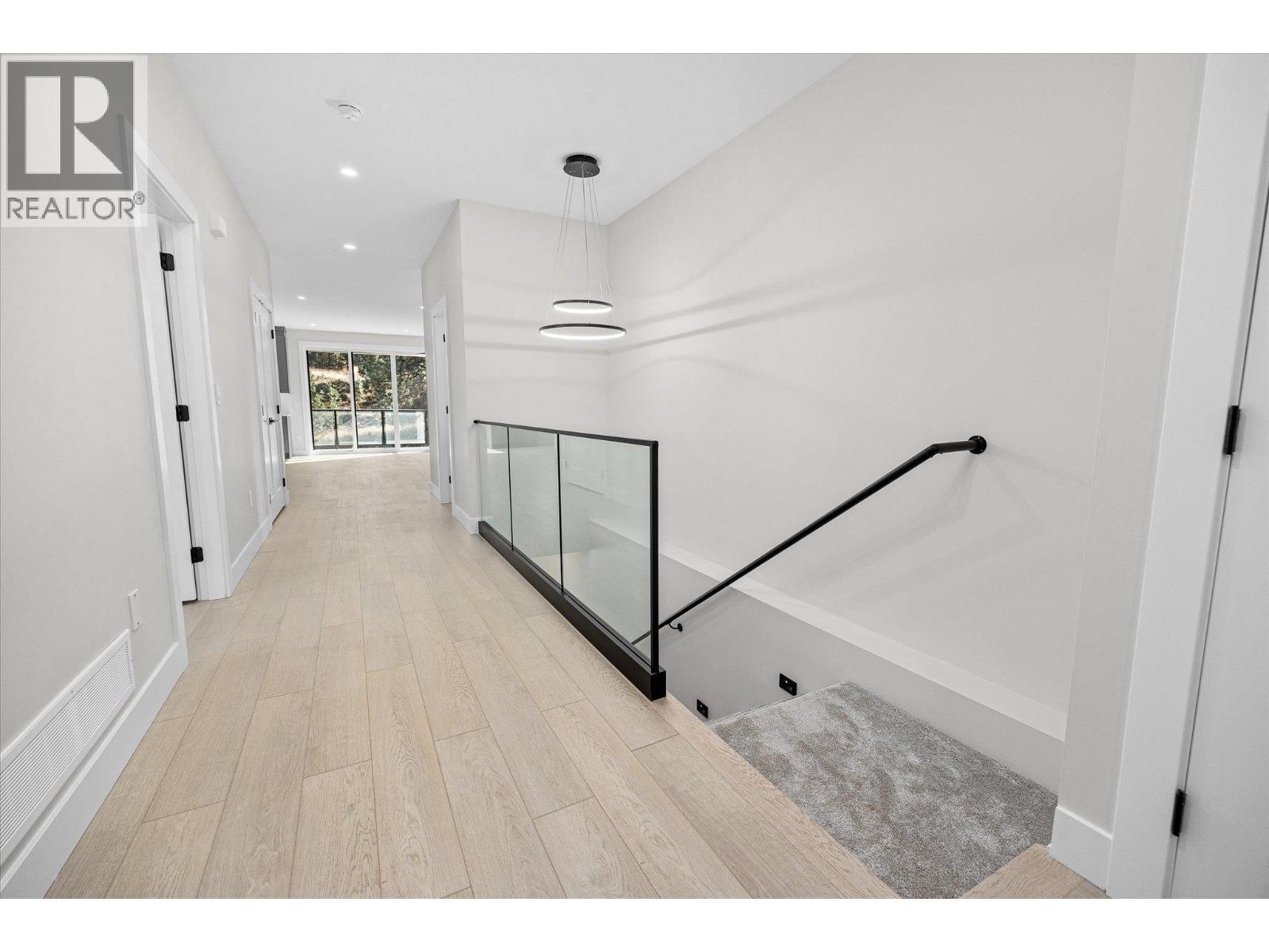 Picture for 1675 HARBOUR VIEW  Crescent https://www.cirrealty.ca/reb/bc/3/10366333_29.jpg