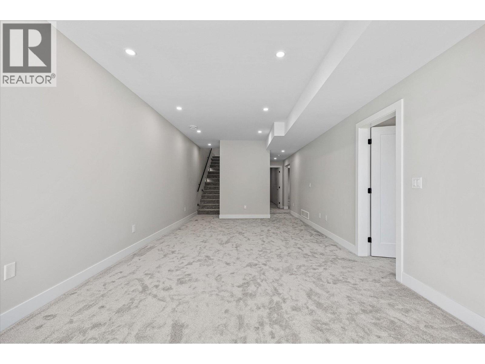 Picture for 1675 HARBOUR VIEW  Crescent https://www.cirrealty.ca/reb/bc/3/10366333_30.jpg