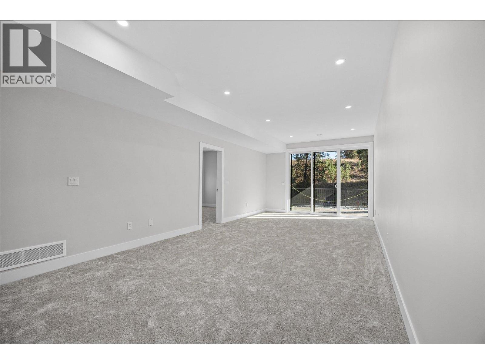 Picture for 1675 HARBOUR VIEW  Crescent https://www.cirrealty.ca/reb/bc/3/10366333_32.jpg