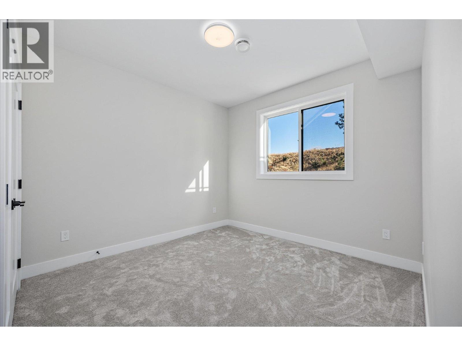Picture for 1675 HARBOUR VIEW  Crescent https://www.cirrealty.ca/reb/bc/3/10366333_33.jpg