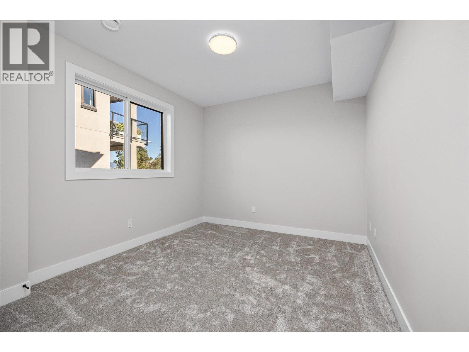Picture for 1675 HARBOUR VIEW  Crescent https://www.cirrealty.ca/reb/bc/3/10366333_34.jpg