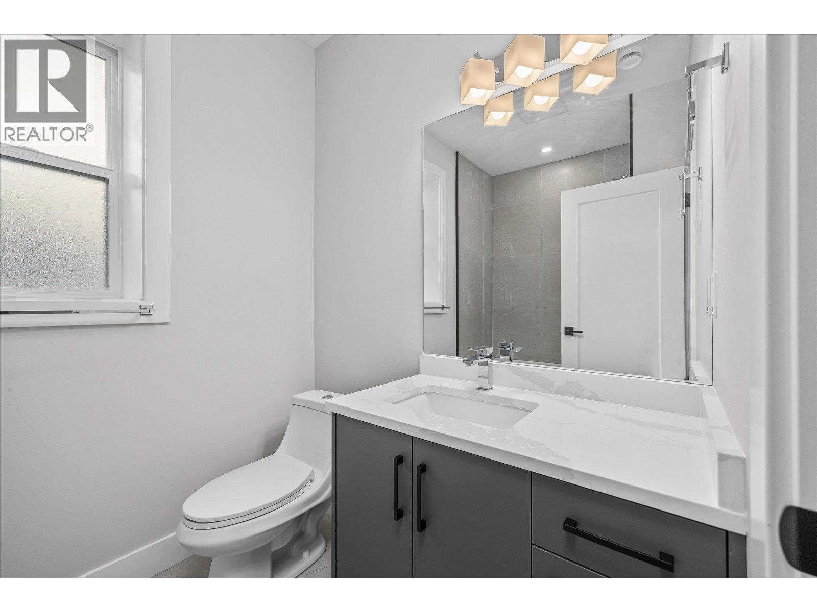 Picture for 1675 HARBOUR VIEW  Crescent https://www.cirrealty.ca/reb/bc/3/10366333_35.jpg