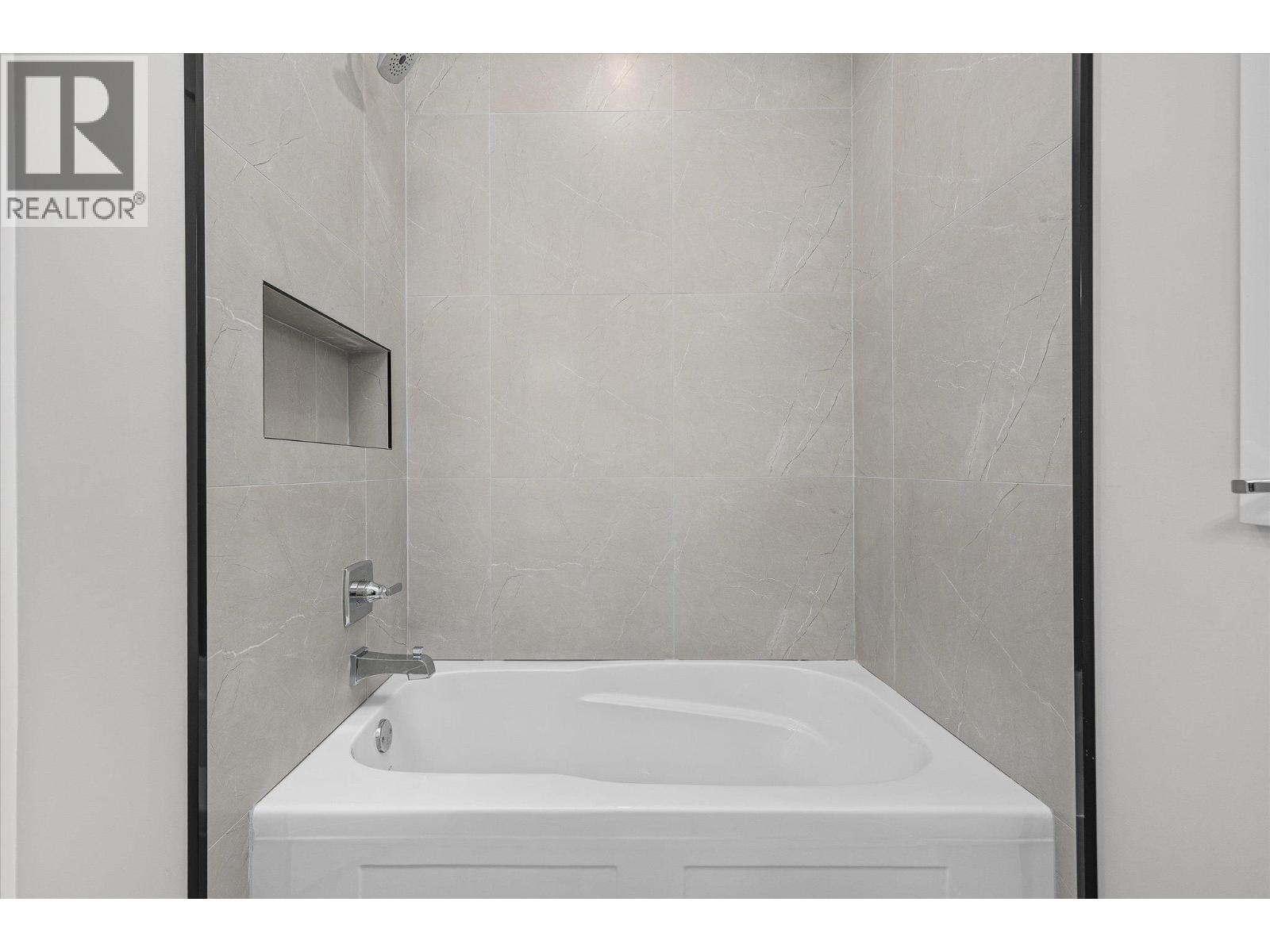Picture for 1675 HARBOUR VIEW  Crescent https://www.cirrealty.ca/reb/bc/3/10366333_36.jpg