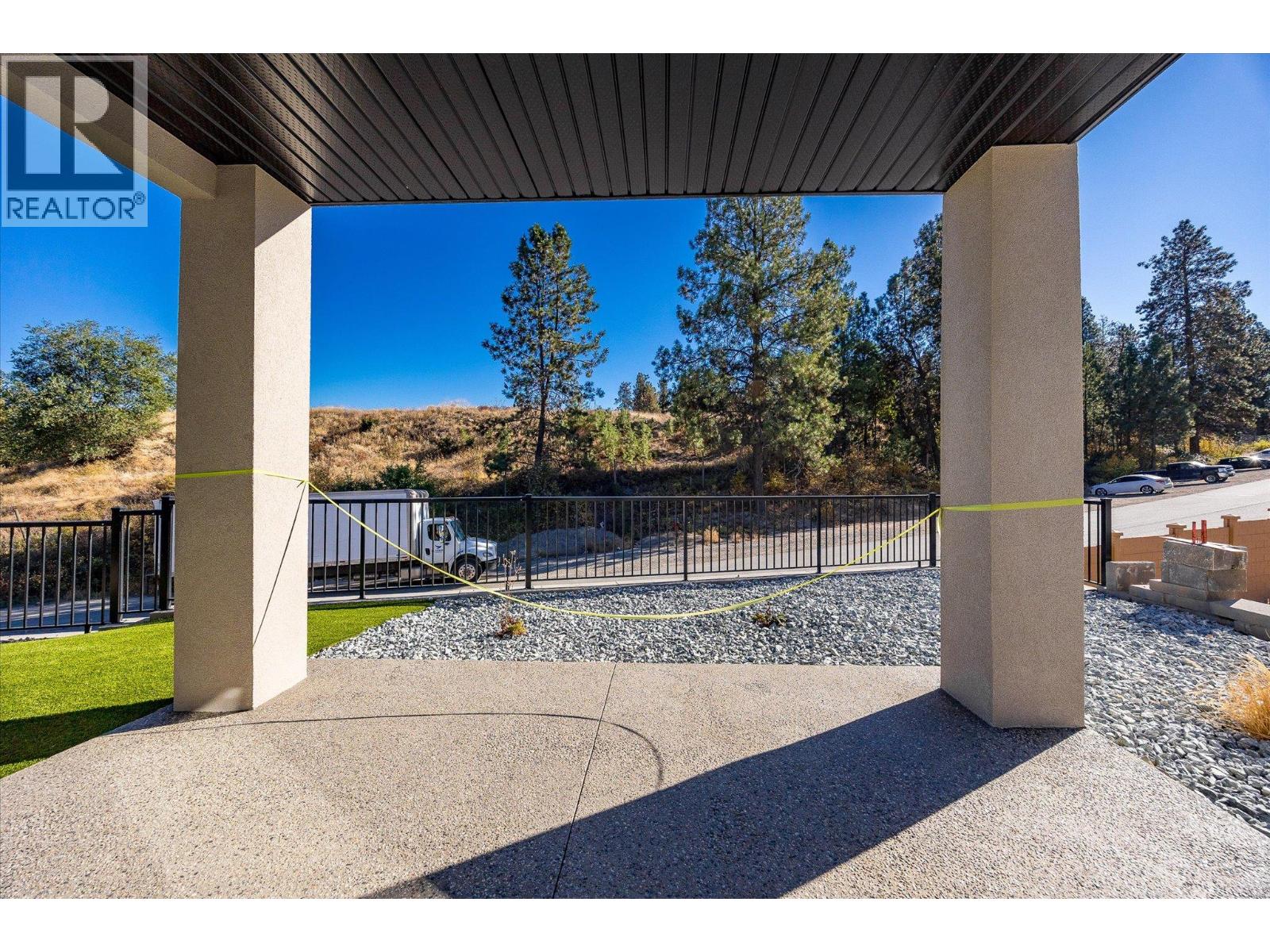 Picture for 1675 HARBOUR VIEW  Crescent https://www.cirrealty.ca/reb/bc/3/10366333_39.jpg