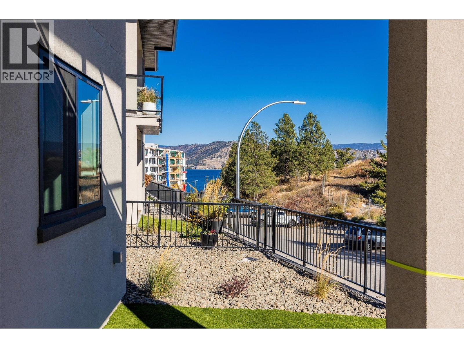 Picture for 1675 HARBOUR VIEW  Crescent https://www.cirrealty.ca/reb/bc/3/10366333_45.jpg