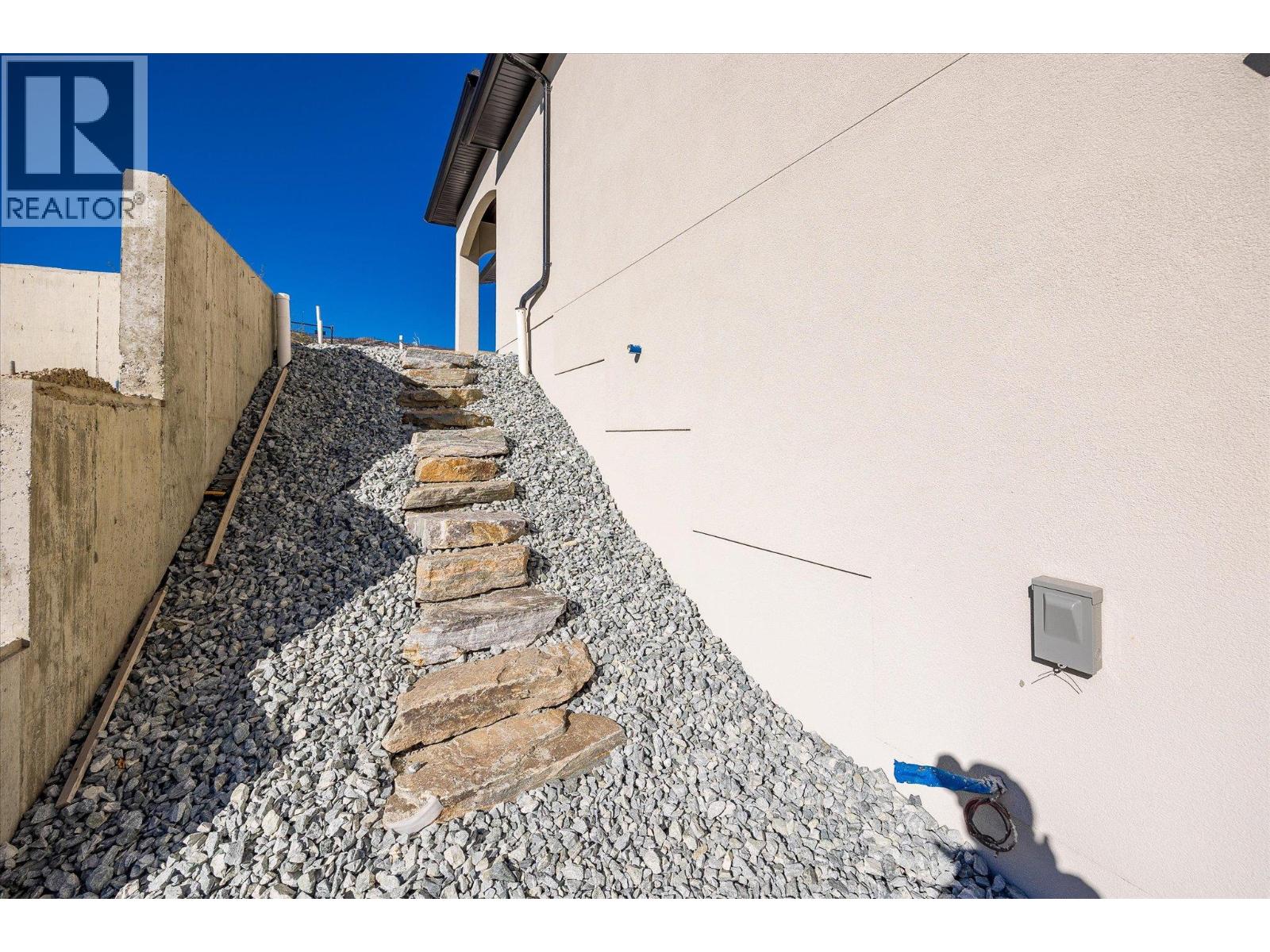 Picture for 1675 HARBOUR VIEW  Crescent https://www.cirrealty.ca/reb/bc/3/10366333_46.jpg