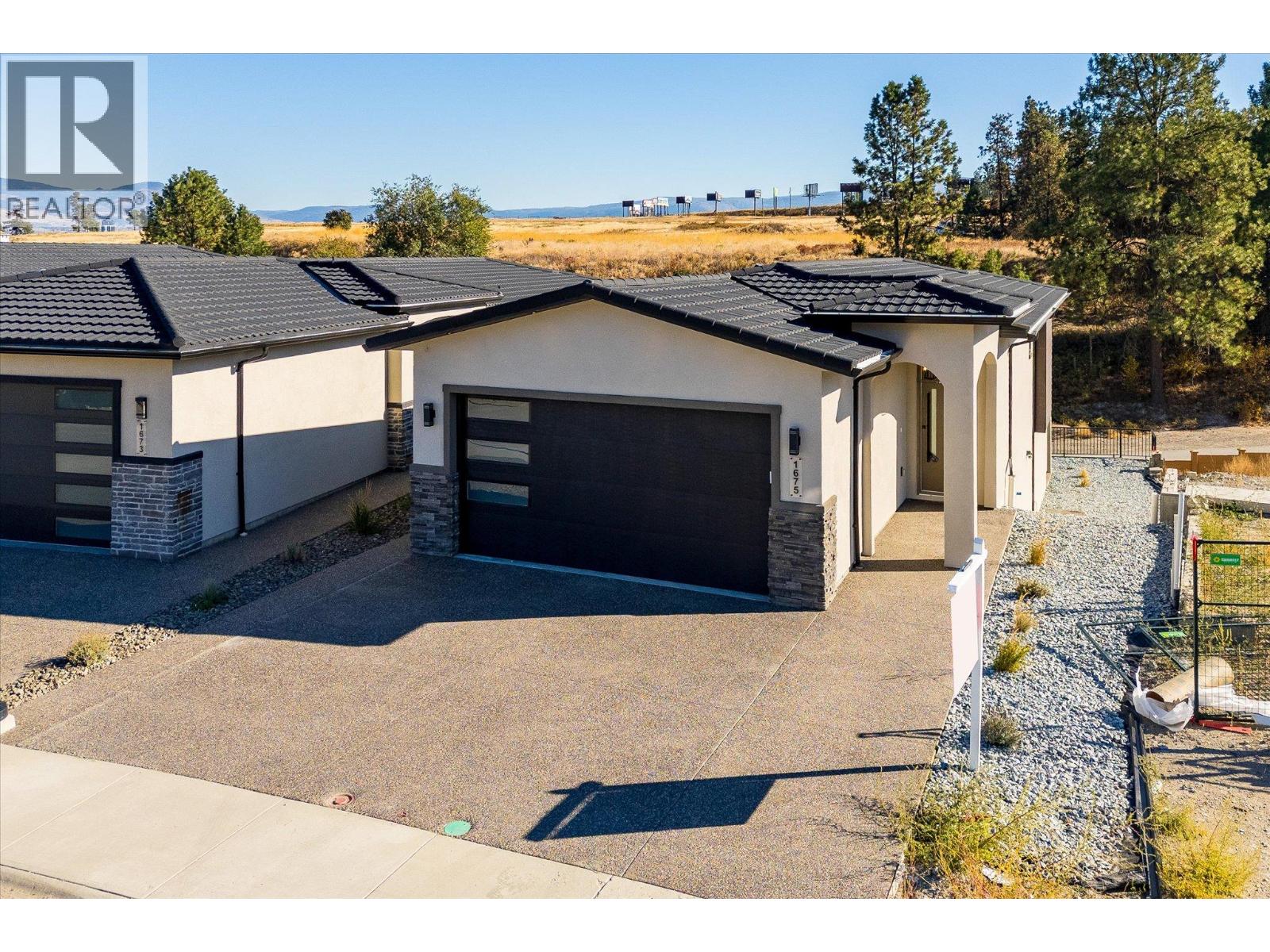 Picture for 1675 HARBOUR VIEW  Crescent https://www.cirrealty.ca/reb/bc/3/10366333_49.jpg