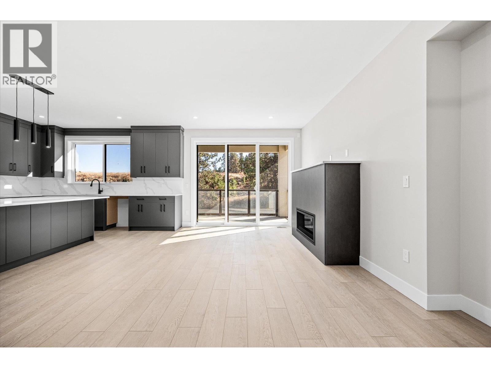 Picture for 1675 HARBOUR VIEW  Crescent https://www.cirrealty.ca/reb/bc/3/10366333_8.jpg