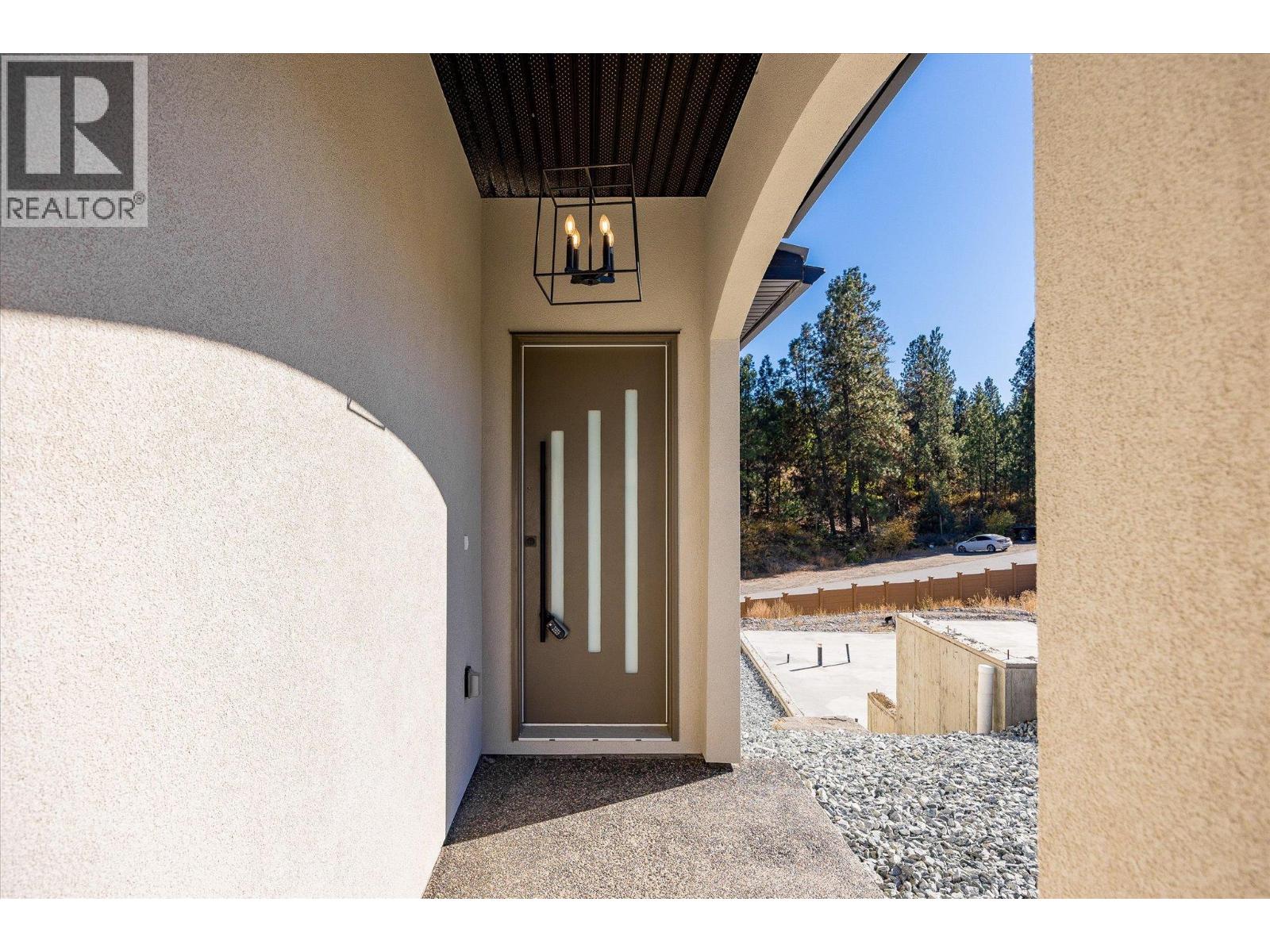 Picture for 1675 HARBOUR VIEW  Crescent https://www.cirrealty.ca/reb/bc/3/10366333_9.jpg