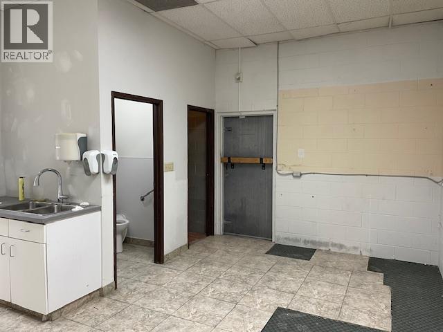 Picture for 3054 Skaha Lake  Road https://www.cirrealty.ca/reb/bc/3/10366473_16.jpg