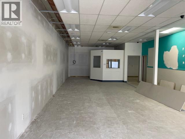 Picture for 3054 Skaha Lake  Road https://www.cirrealty.ca/reb/bc/3/10366473_7.jpg