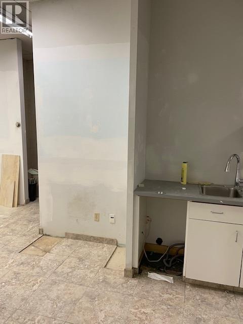 Picture for 3054 Skaha Lake  Road https://www.cirrealty.ca/reb/bc/3/10366473_8.jpg